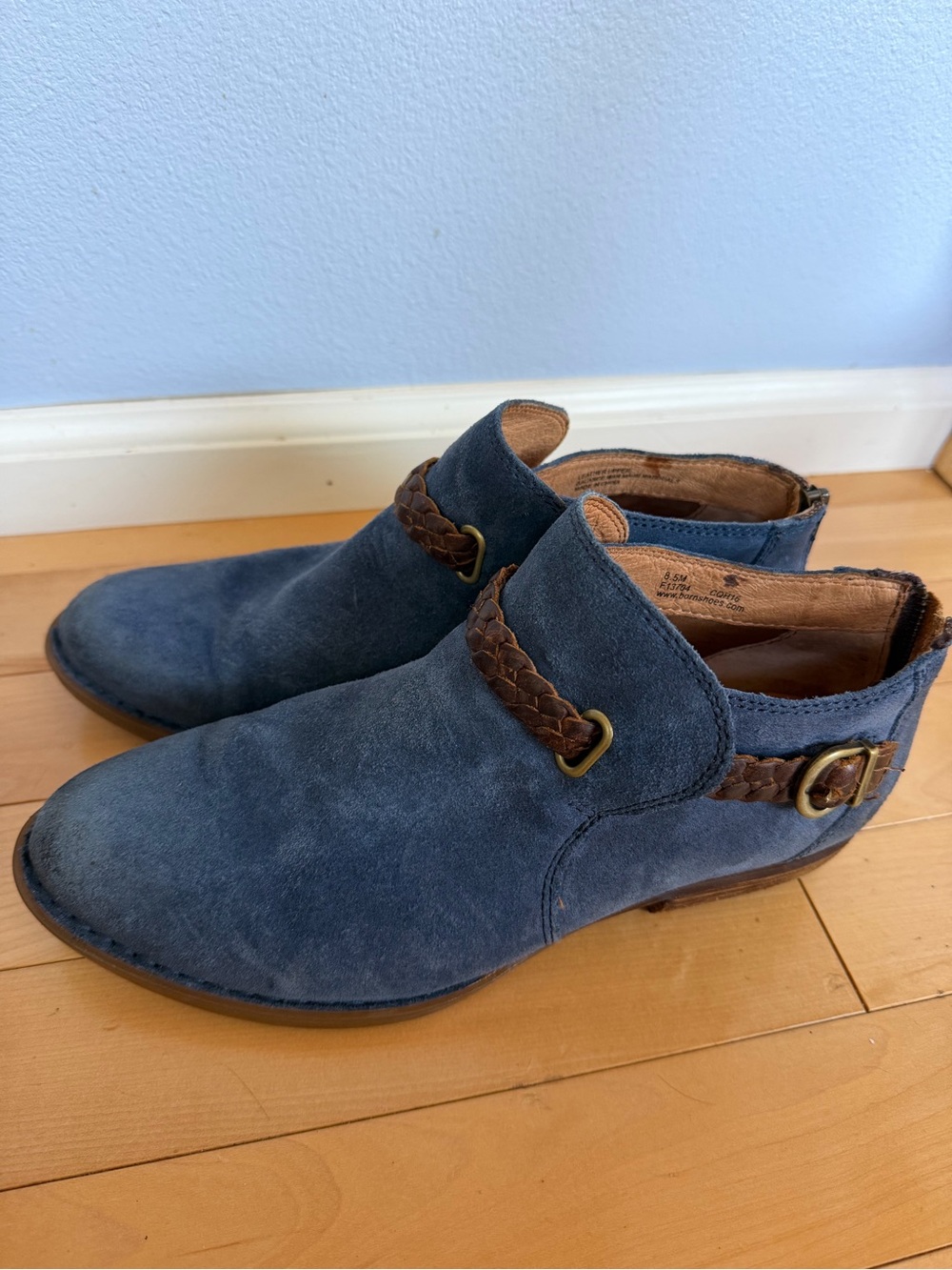 Born blue suede braided buckle bootie size 8.5
Western, festival, fall